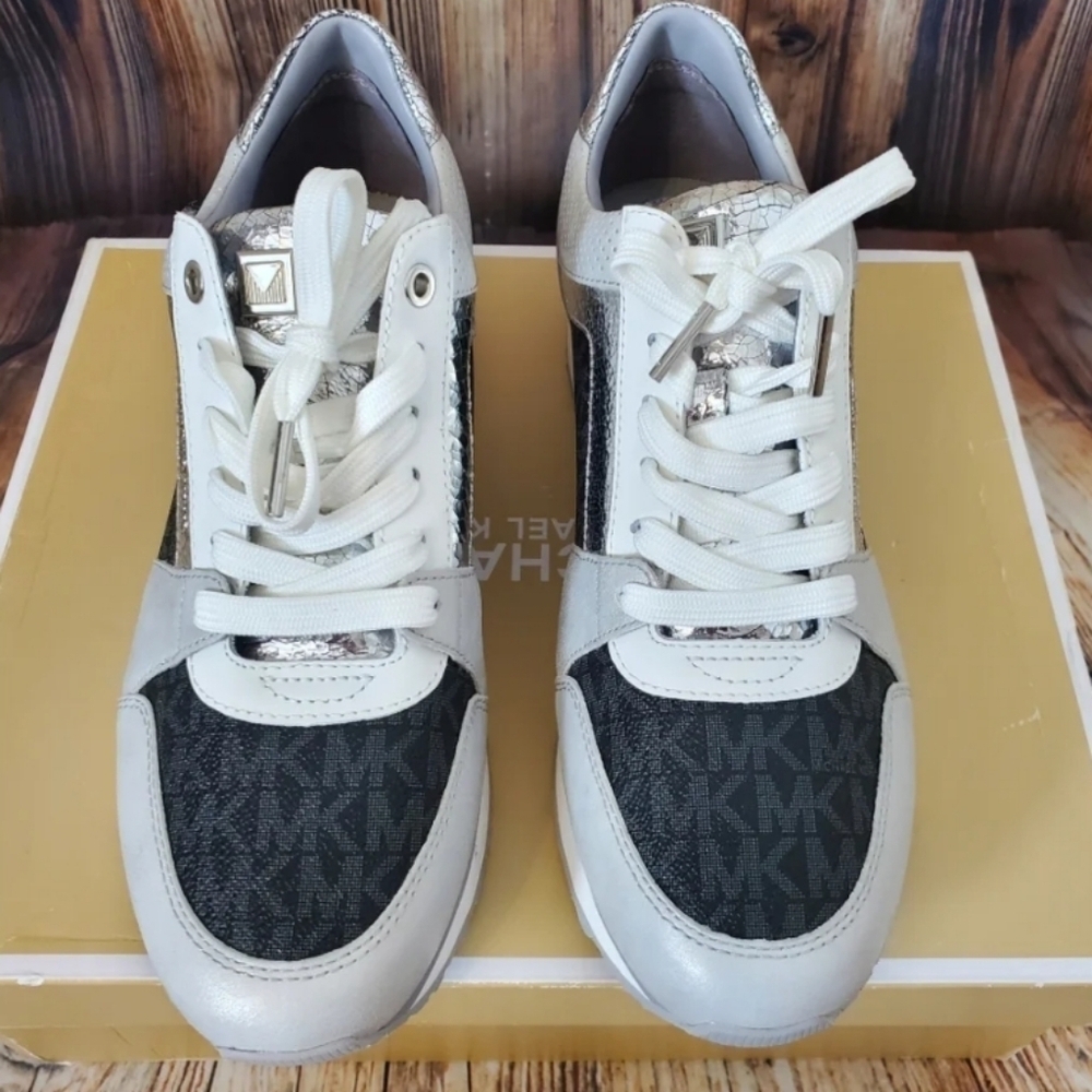Micheal Kors Bellie Women's Grey Sneakers Size 7🌴✌️